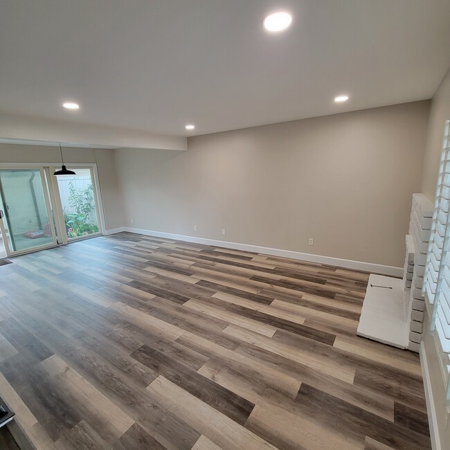 Living room with dinning area - 774 Via Sierra Nevada