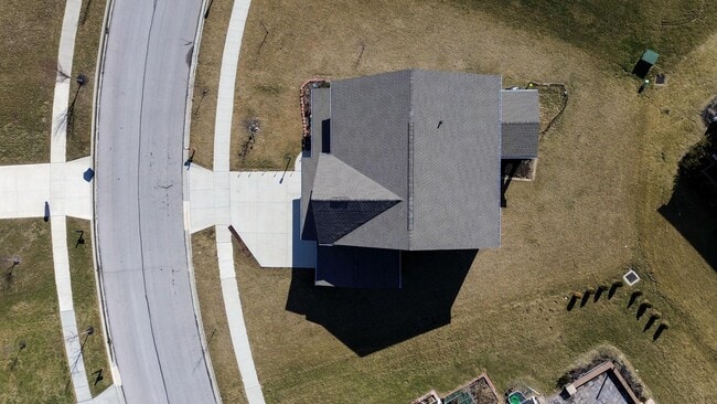 Building Photo - 406 Crownover Way