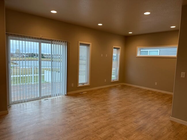 Building Photo - 3226 31st St S