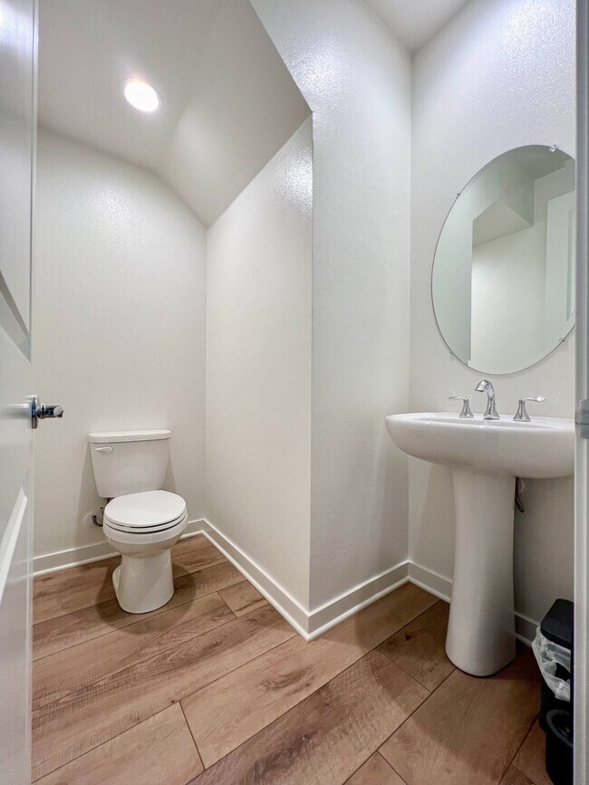 Foto del edificio - 444 Clubhouse Dr