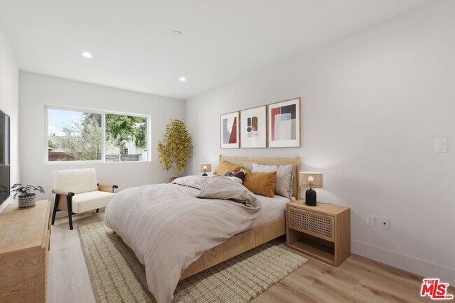 Foto del edificio - 6941 1/2 Simpson Avenue Unit