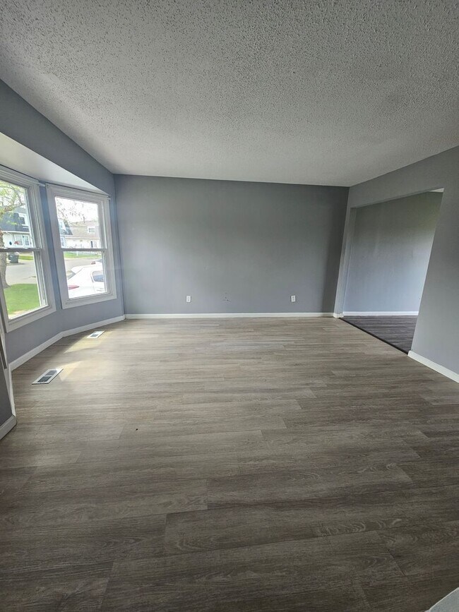 Foto del edificio - 5415 N Linwood Ave