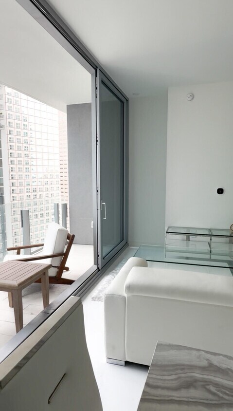 Primary Photo - 300 Biscayne Blvd Way