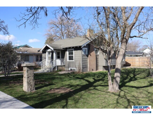 Building Photo - 4 bedroom 2 bath,1898 sq. ft.  plus carpor...