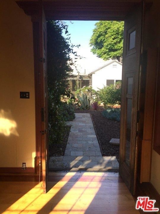 Guesthouse entrance - 3864 Girard Ave