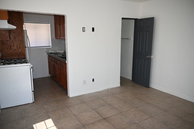 Foto del edificio - 15071 La Mesa St