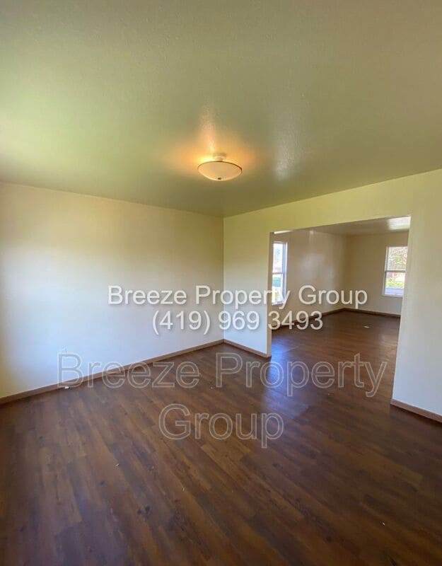 Building Photo - 3045 N Ontario St