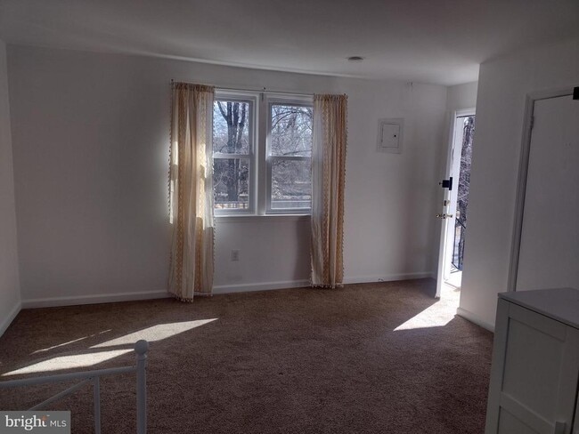 Building Photo - 131 N Main St