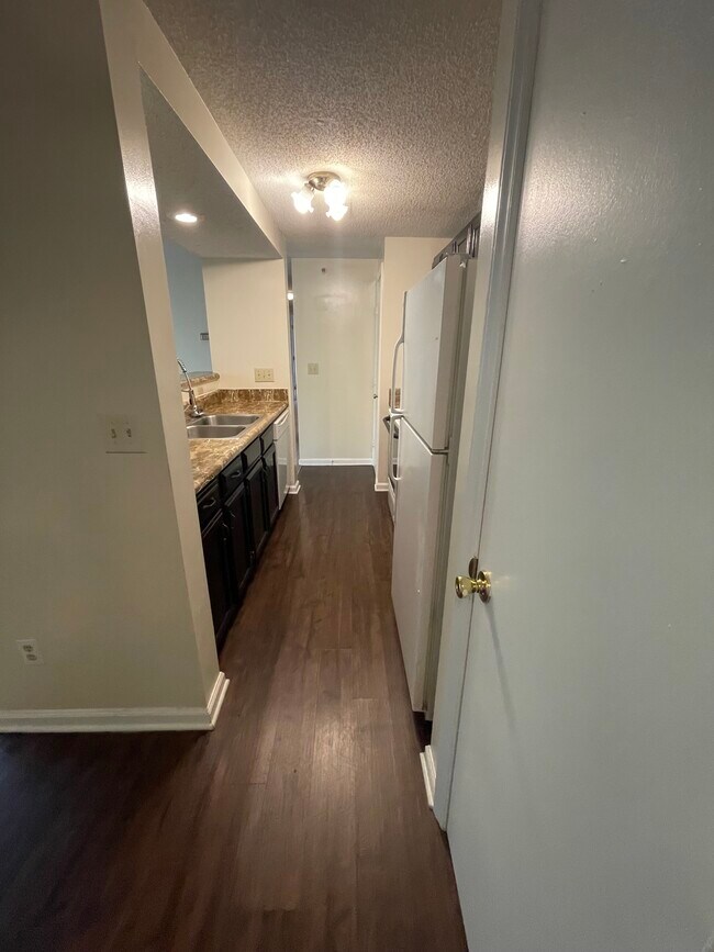 Building Photo - 1610 Arlyn Cir