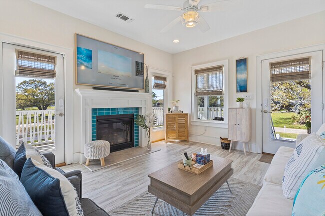 Building Photo - 1623 Cayman Cove