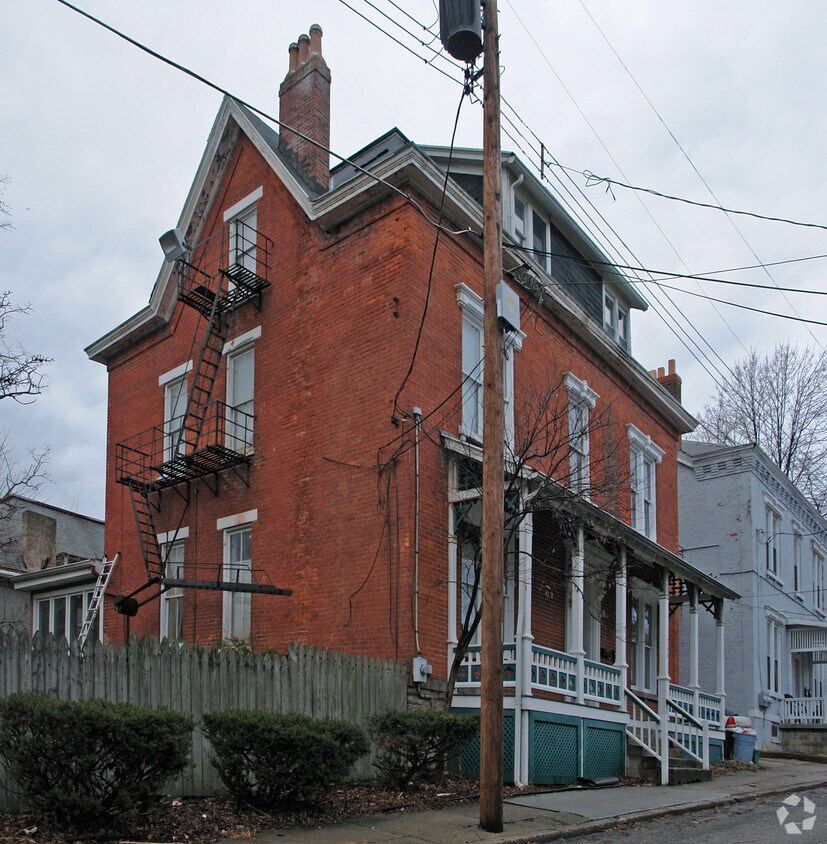 Building Photo - 243 Albion Pl