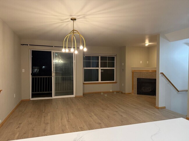 Foto del edificio - Updated 3 beds/ 2 bath townhome for rent!