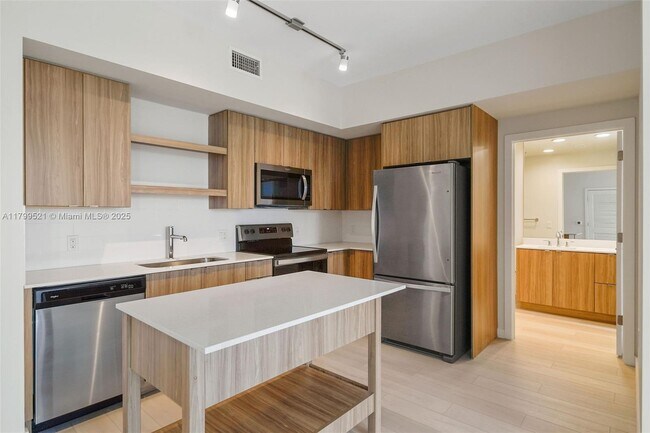 Foto del edificio - 555 NE 8th St