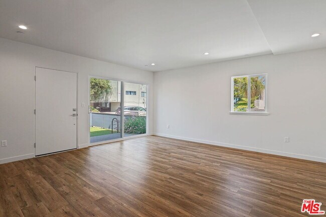 Foto del edificio - 1166 Cochran Ave