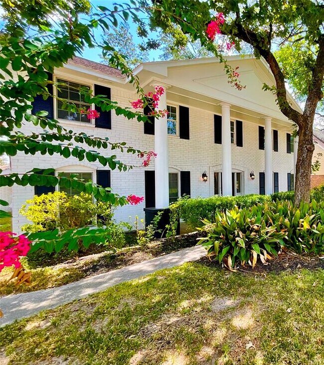 Foto del edificio - 7403 Theisswood Rd