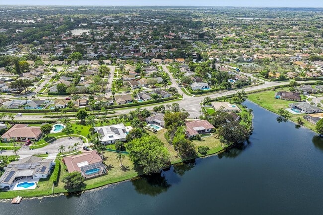 Building Photo - 16770 Lakeview Ct