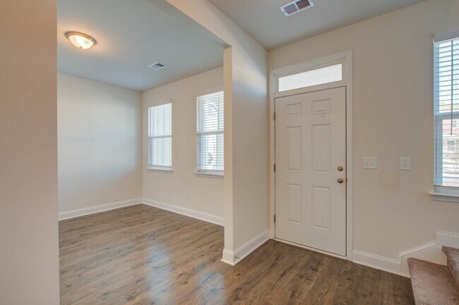 Foto del edificio - 7821 Montview Rd