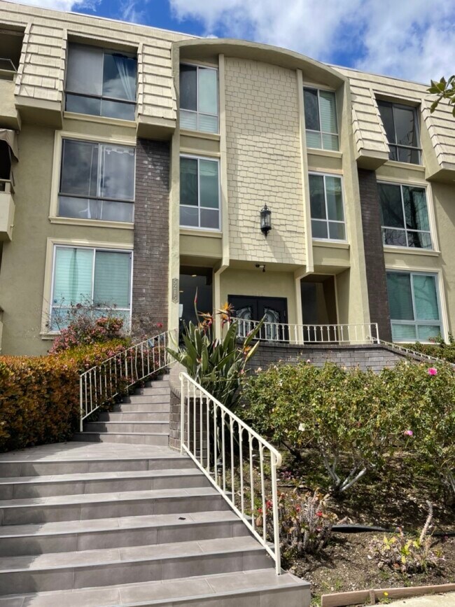 Foto del edificio - 5215 Balboa Blvd