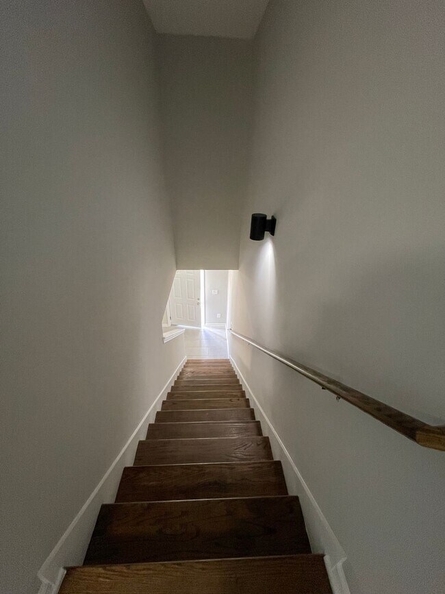 Building Photo - 3 Bedroom 2.5 Bath Townhouse in Columbia! Available for Move-In 1/1/2026!