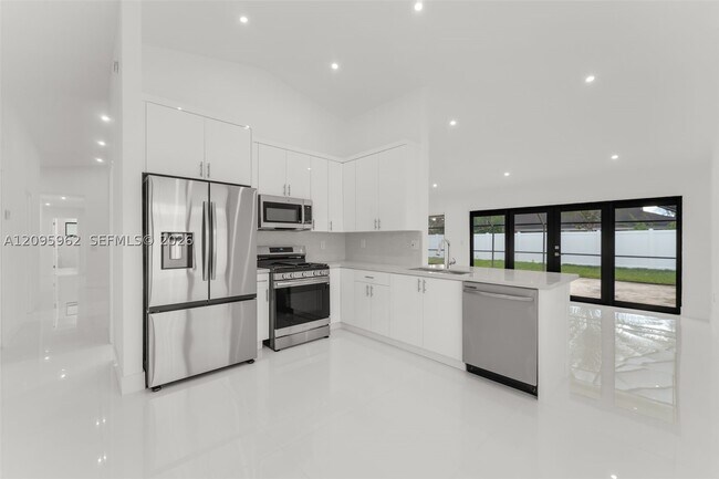 Foto del edificio - 10480 SW 130th Ave