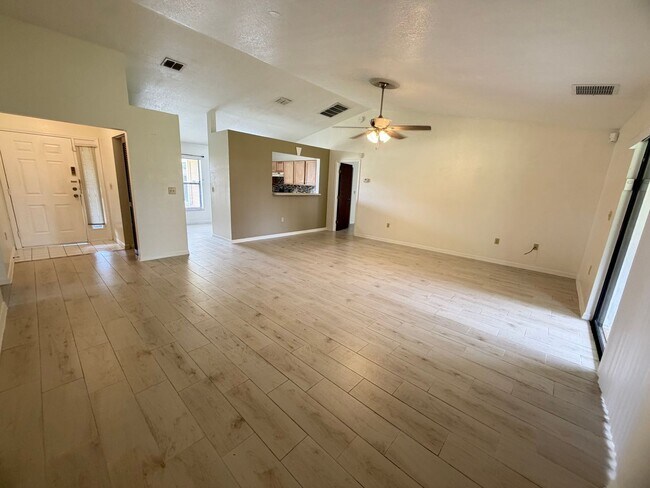 Building Photo - 608 Antelope Ln