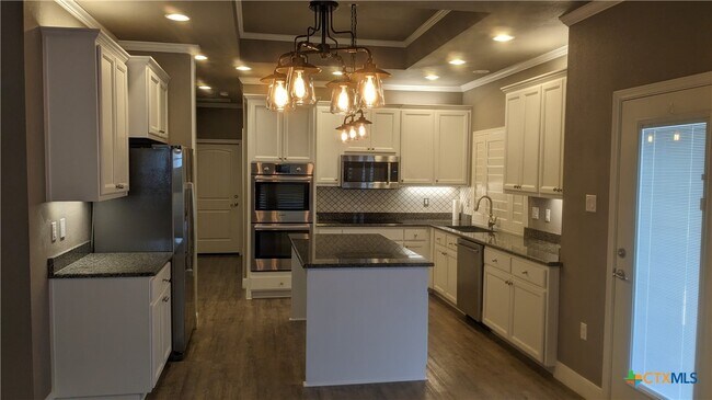Building Photo - 1359 Dexters Pl