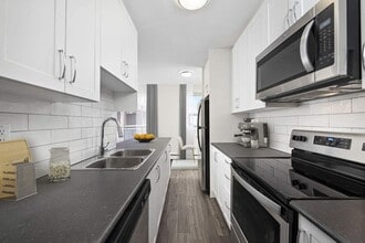 Building Photo - 500 Glenelm Cres