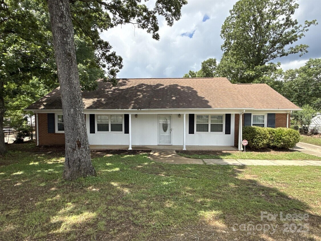 Primary Photo - 6421 Mill Grove Rd