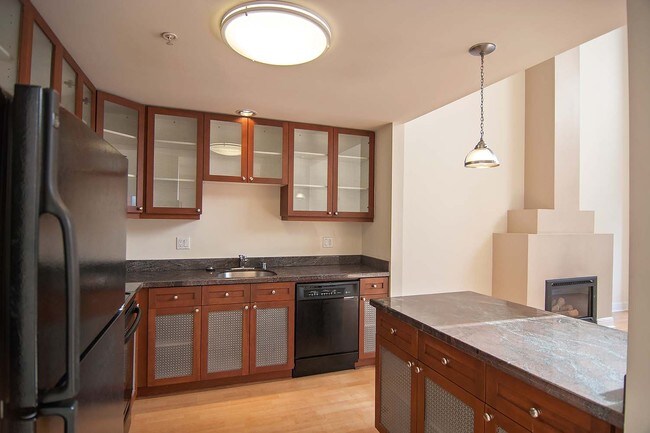 Foto del edificio - Stylish Live/Work Loft 1 Block from Caltrain