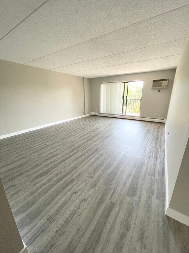 Building Photo - 10411 Cedar Lake Road South, Unit 409