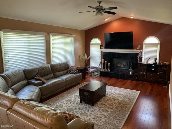 Building Photo - 4 br, 3.5 bath House - 23183 Mystic Forest Dr