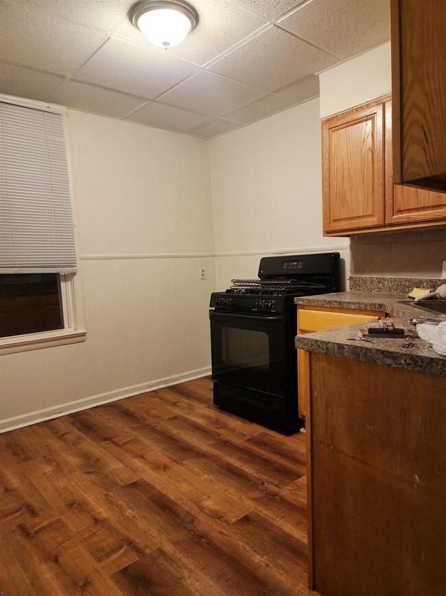 Building Photo - 494 West Side Ave