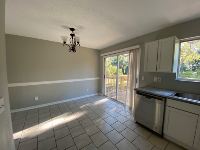 Building Photo - 614 Warn-Ree Cir