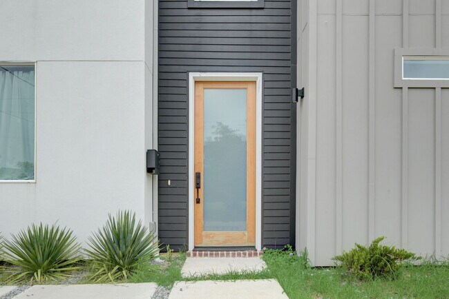 Foto del edificio - 1723 Homeland St