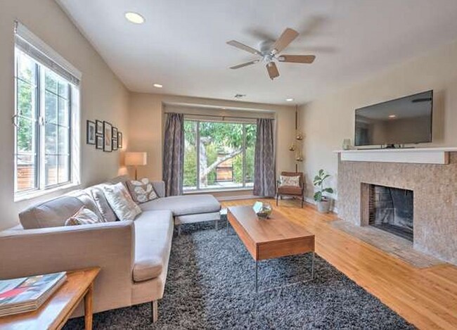 Foto del edificio - Beautifully Remodeled Home in Fantastic Westside Village/Palms location
