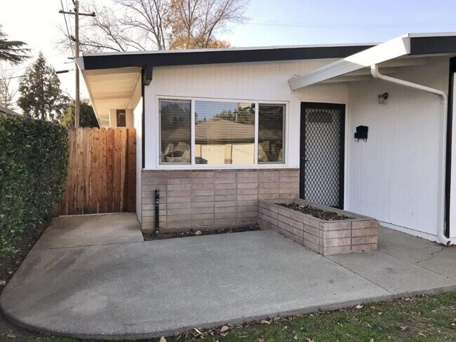 Foto del edificio - 3 Bedroom 1 Bath w/ 1 Car Garage and Yard - North Vacaville *STAR RENTALS
