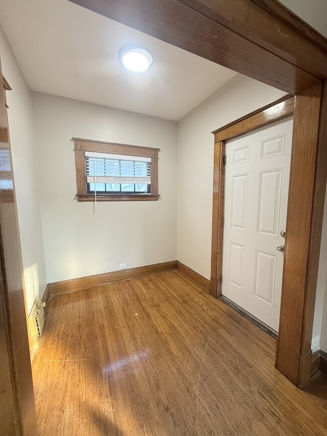 Building Photo - 2216 Weston Ave