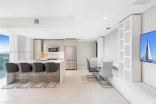 Building Photo - 3 br, 3 bath House - 2000 Metropica Way Ap...