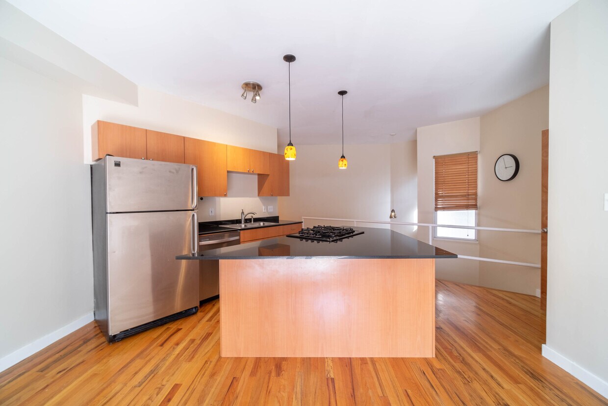 Primary Photo - 1060 N Hermitage Ave