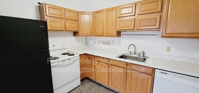 Building Photo - 417 22nd St SE