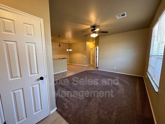 Building Photo - 151 Bison Ct Way