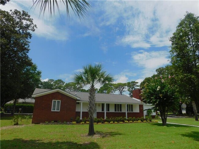 Foto del edificio - 611 Calhoun Rd