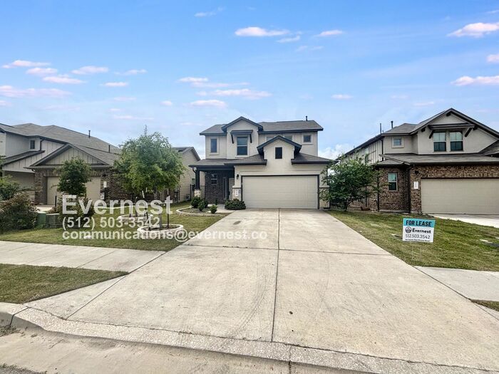 Foto principal - 4-Bedroom Home with Modern Comforts Near S...