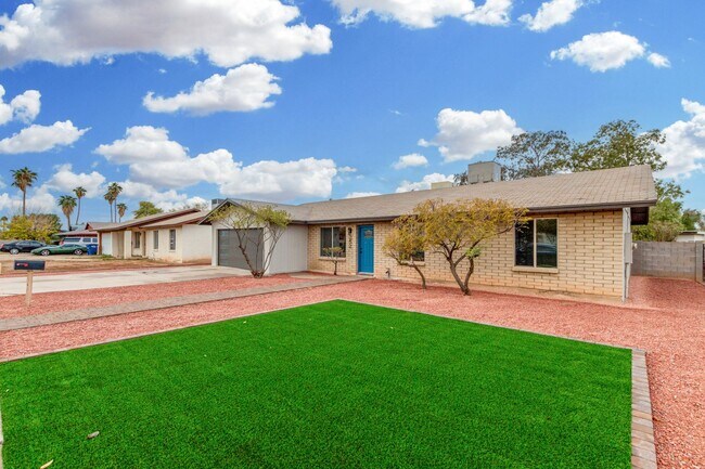 Foto del edificio - Fully Remodeled 4-Bedroom Home in Prime Gi...