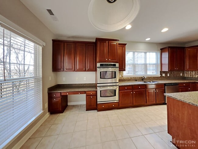 Building Photo - 1514 Red Oak Dr