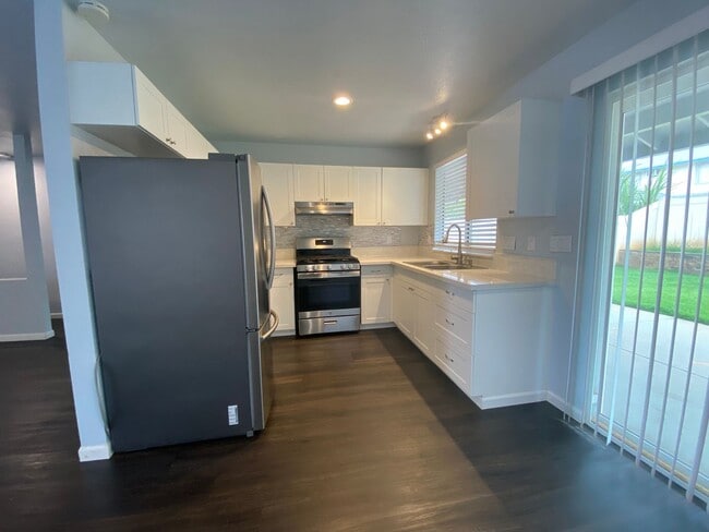Building Photo - Two Bedroom Maili Kai Home