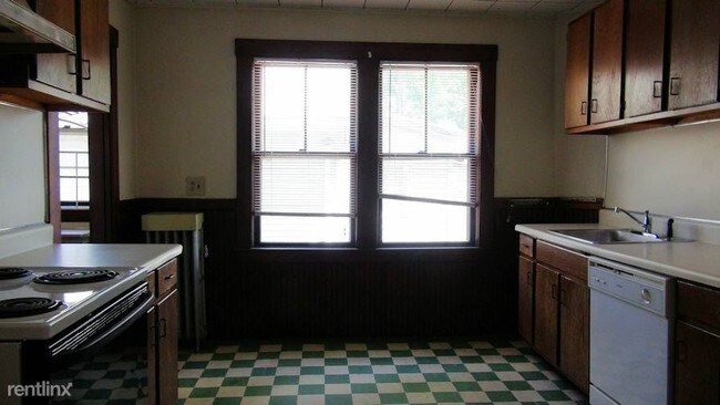 Building Photo - 3 br, 1 bath  - 35 Grant Ave