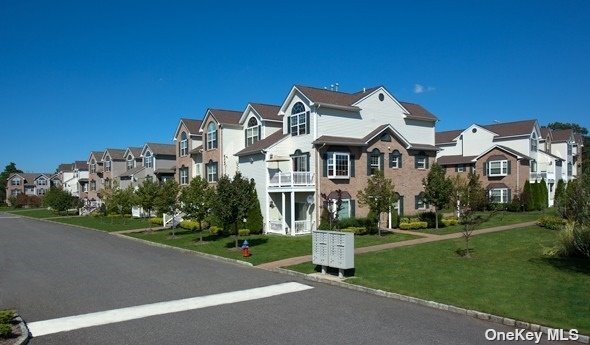 Primary Photo - 7 Village Plaza Dr