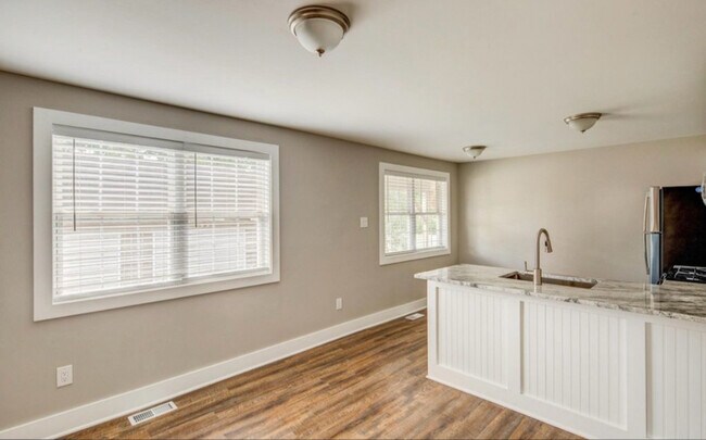 Foto del edificio - 412 S Charleston Ave