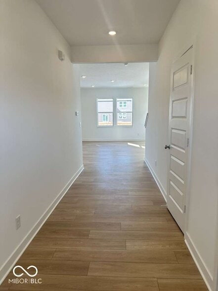 Building Photo - 820 Hardin Pl